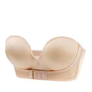 BNWOT Magic Strapless Front Buckle Bra 38D